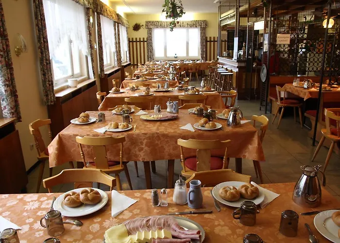 Alojamento de Acomodação e Pequeno-almoço Zur Post 3*